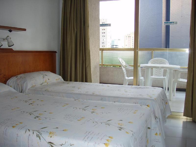 Apartamentos Maria Victoria Benidorm Quarto foto