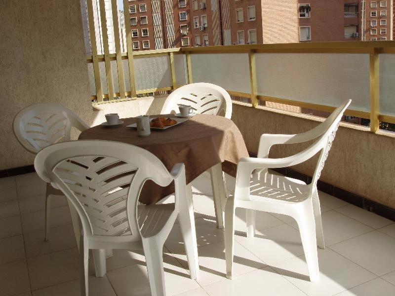 Apartamentos Maria Victoria Benidorm Quarto foto